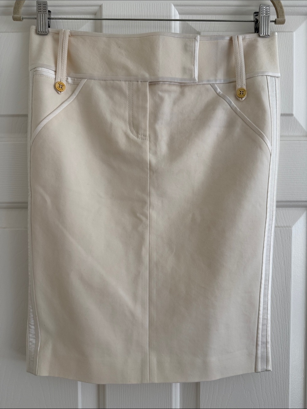 Marciano Classic Cream Pencil Skirt - size 4. Elegant, perfect, NWOT